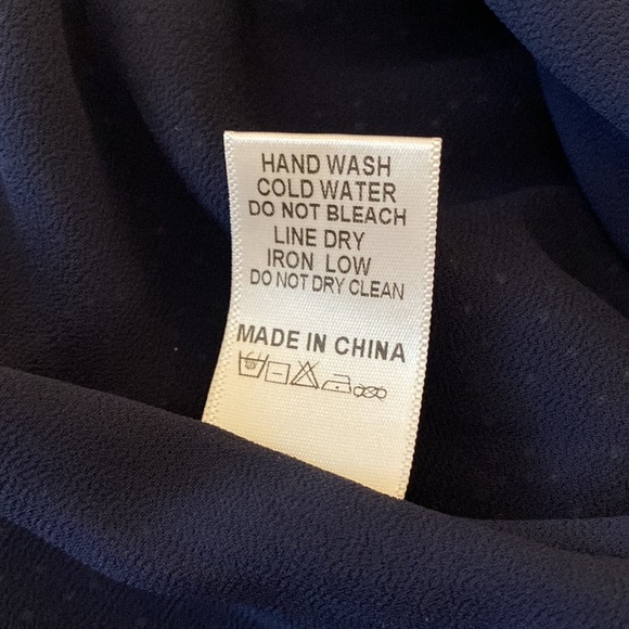 Adorable flowy jumpsuit with pockets! - Picture 7 of 9